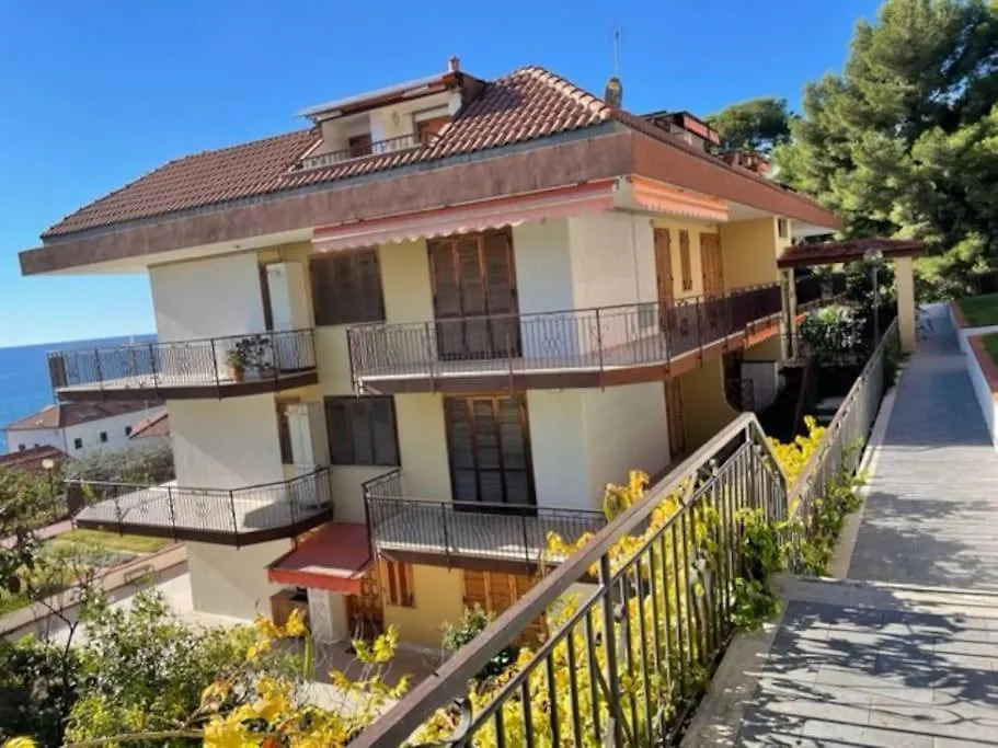 Appartamento Vista Mare Mozzafiato Con Piscina, Campi Da Tennis Costarainera 0*,  Italy