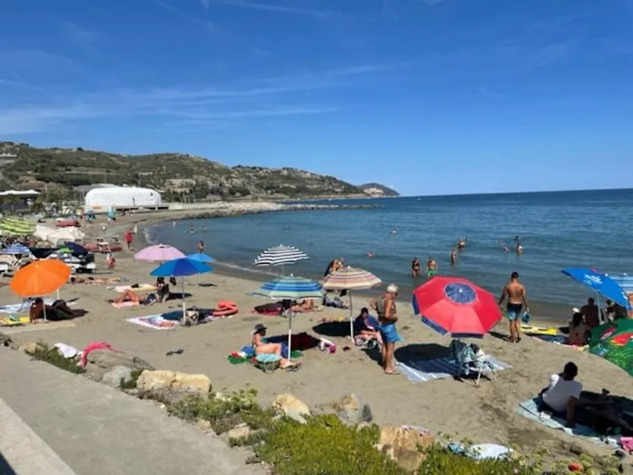 Appartamento Vista Mare Mozzafiato Con Piscina, Campi Da Tennis Costarainera Apartment